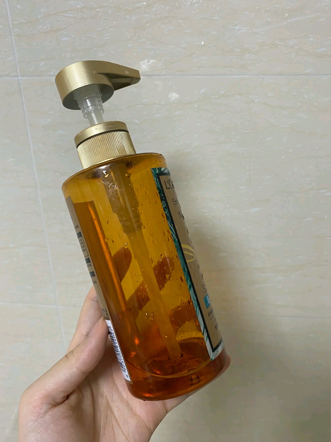 烫卷的头发干枯用什么洗发水好,发质干枯毛躁发型适合什么洗发水