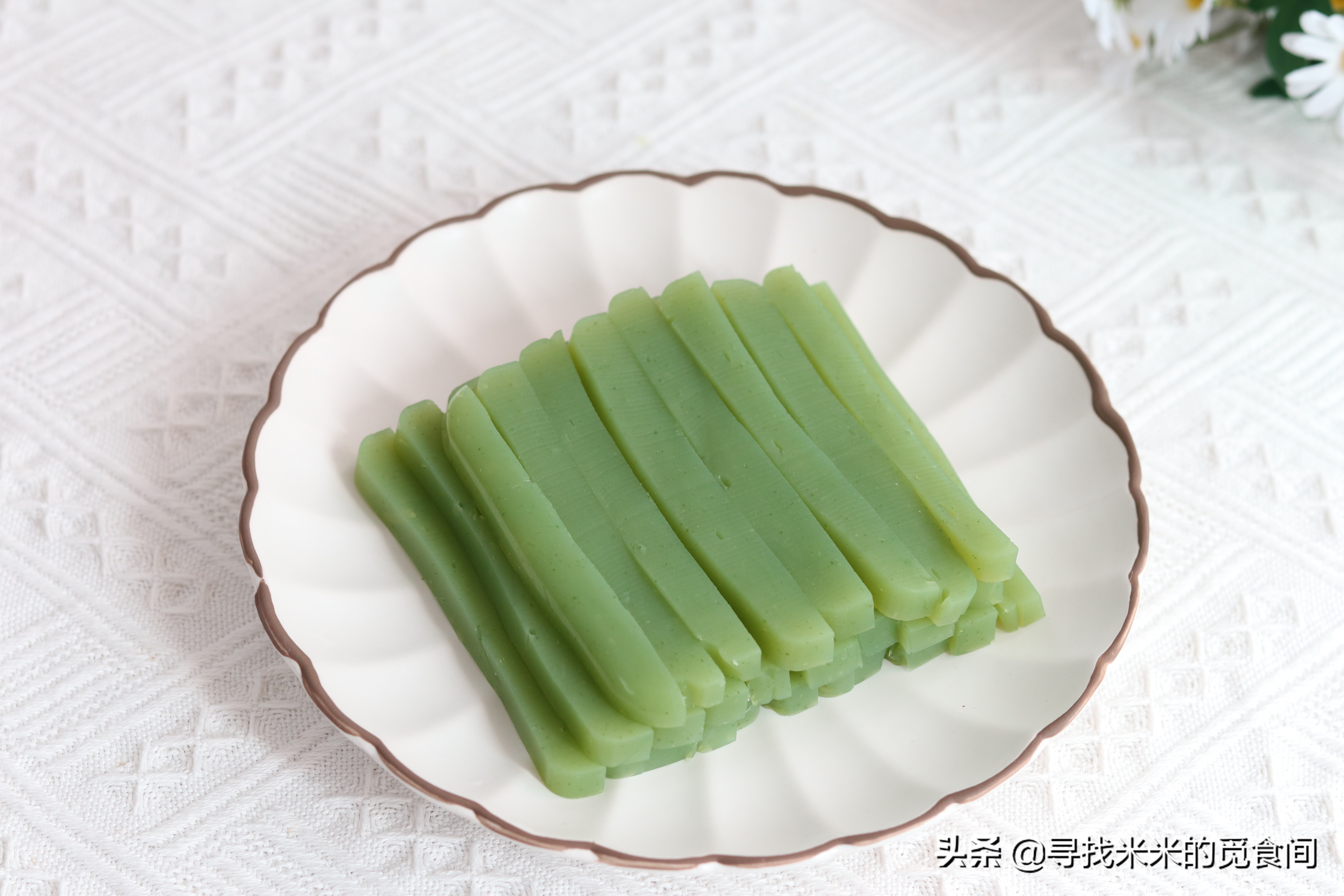 夏天做一个冰凉爽口的酸辣凉粉 (黄瓜凉粉的做法水和粉的比例)