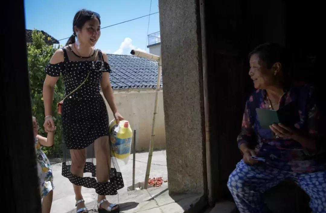 我在十八线小村当大V:一年网购金额超全国99.9%的人