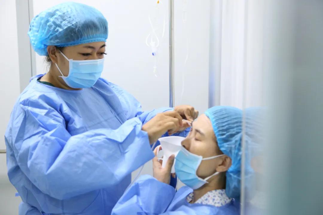 包头朝聚眼科飞秒手术,朝聚眼科医院公益直播