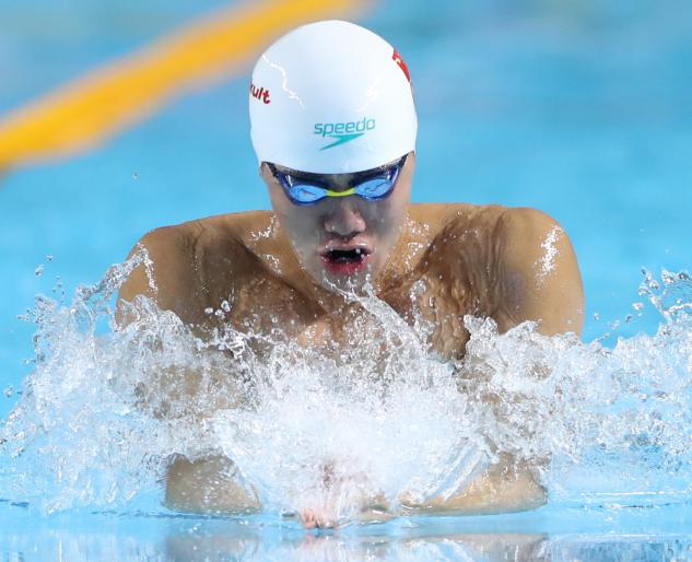 解锁游泳新姿势，这么简单的蛙泳，别告诉我你不会