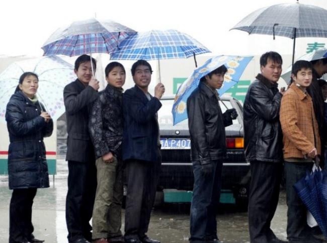 农民工免费坐飞机回老家,农民工乘坐飞机返家