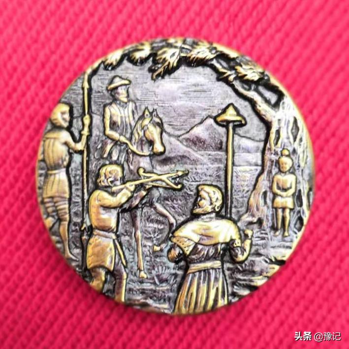 安阳出了个纽扣收藏家，三十公斤藏品藏着大世界|豫记