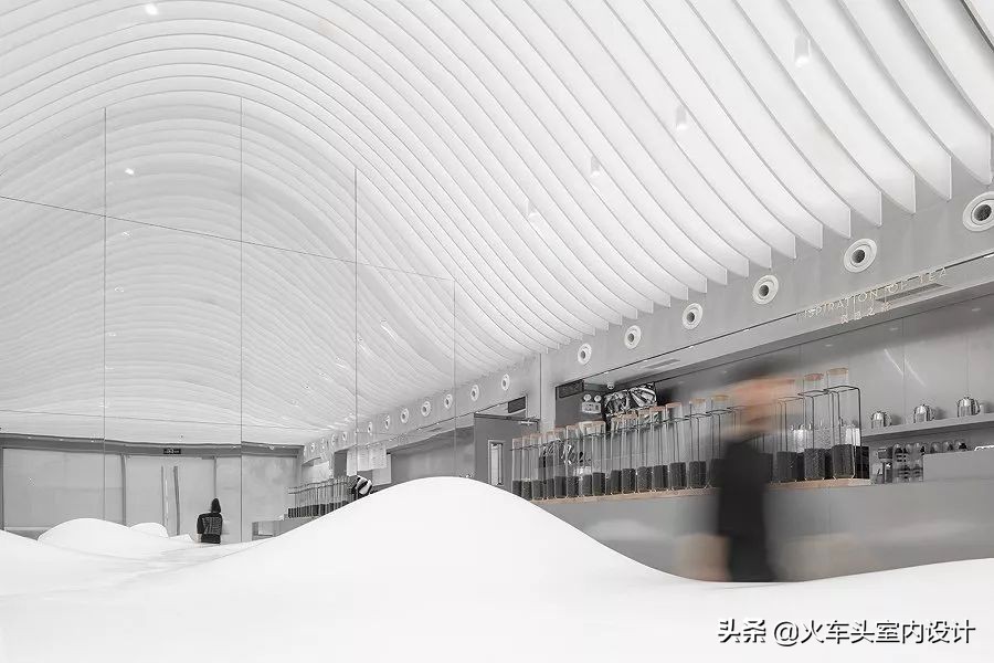 土、砖、石、木、竹、铝，这家茶饮店“设计公司”的身份要暴露啦