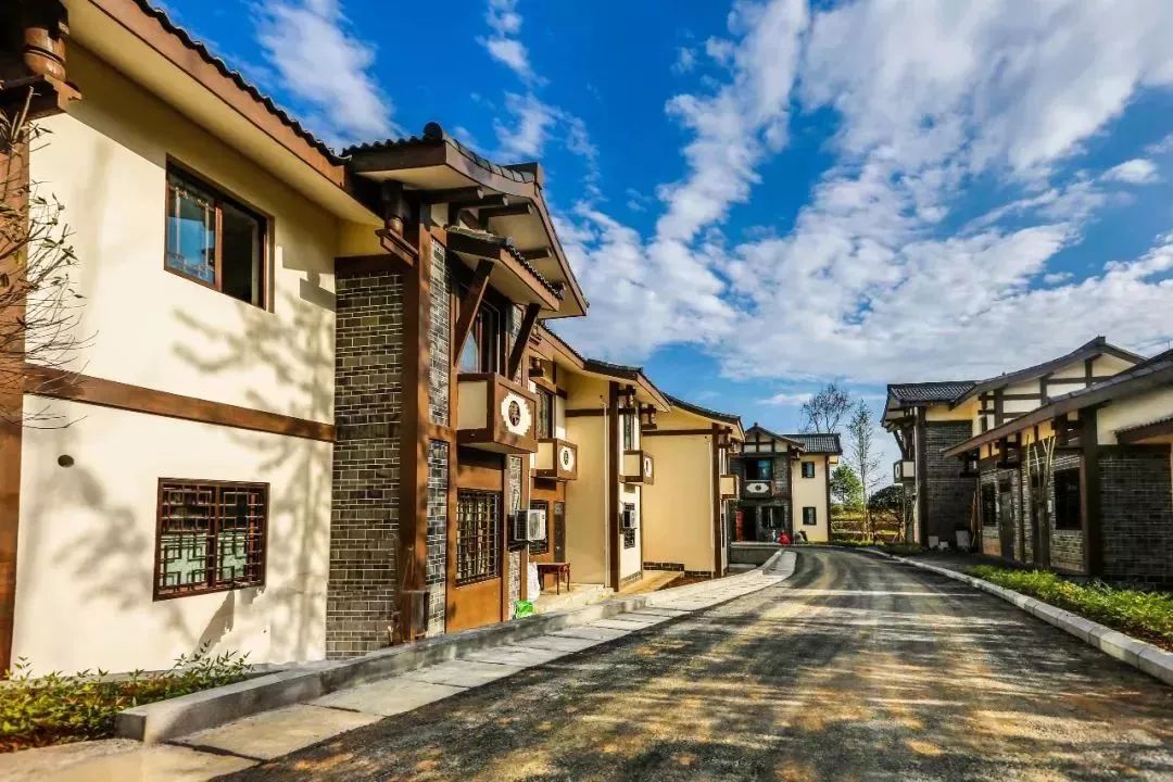 现在新建的小别墅,即将全面完工的别墅