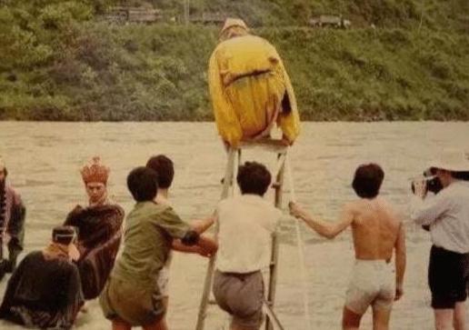 西游记骗了观众33年,西游记里拍龙宫的鱼缸