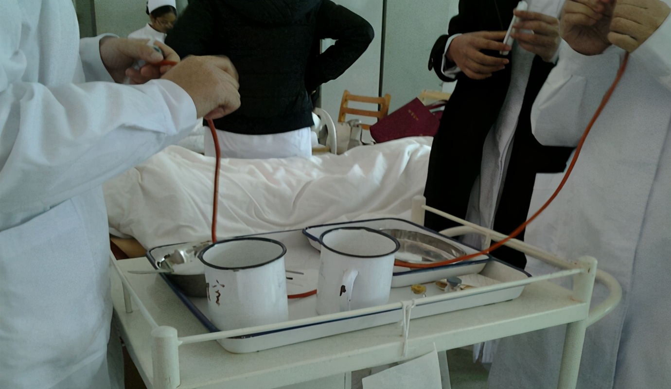 过夜死蟹可以吃吗,吃了一小口死蟹还会中毒吗