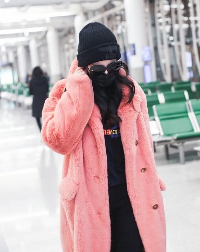 杨超越时尚服装仙气,杨超越可爱风穿搭