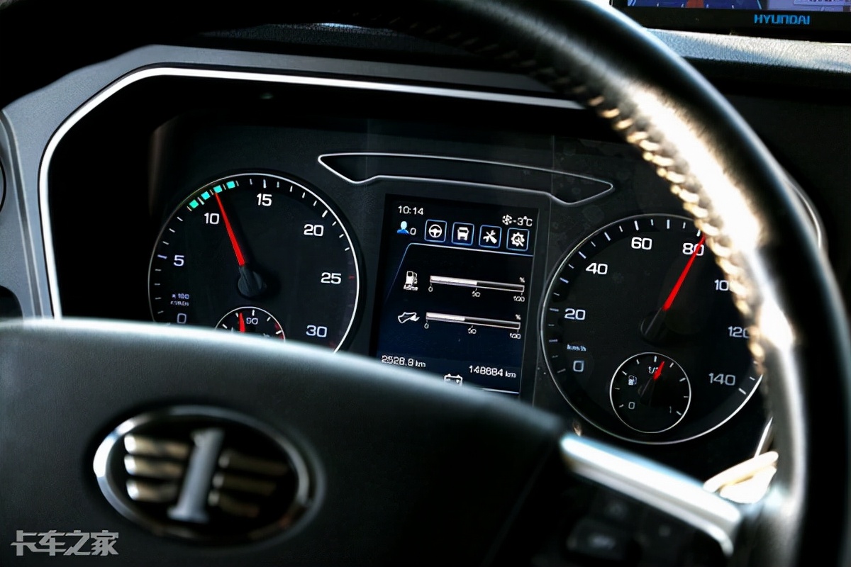 油价上涨卡车司机的无奈,买油卡加油