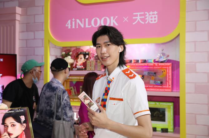 彩瞳出圈！4iNLOOKPOPmagic惊艳登场ChinaJoy