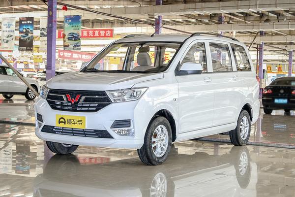 推荐五菱宏光1.5LS舒适型，空间大，性价比高