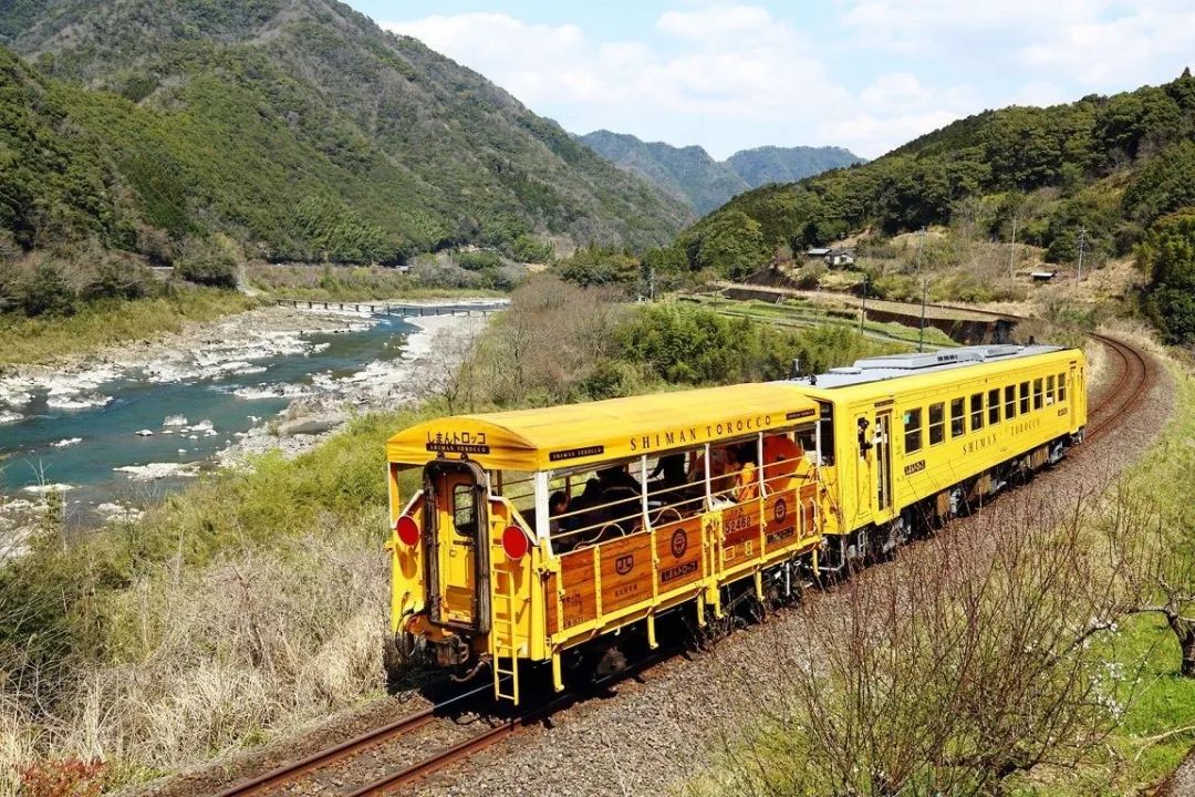 在日本坐火车是什么感觉,在日本坐火车是什么体验