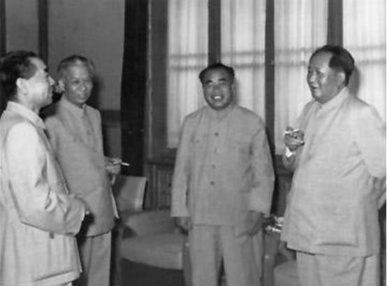 刘建期待小汽车接他上小学，等来脚蹬三轮车，*德朱**的做法让人敬佩