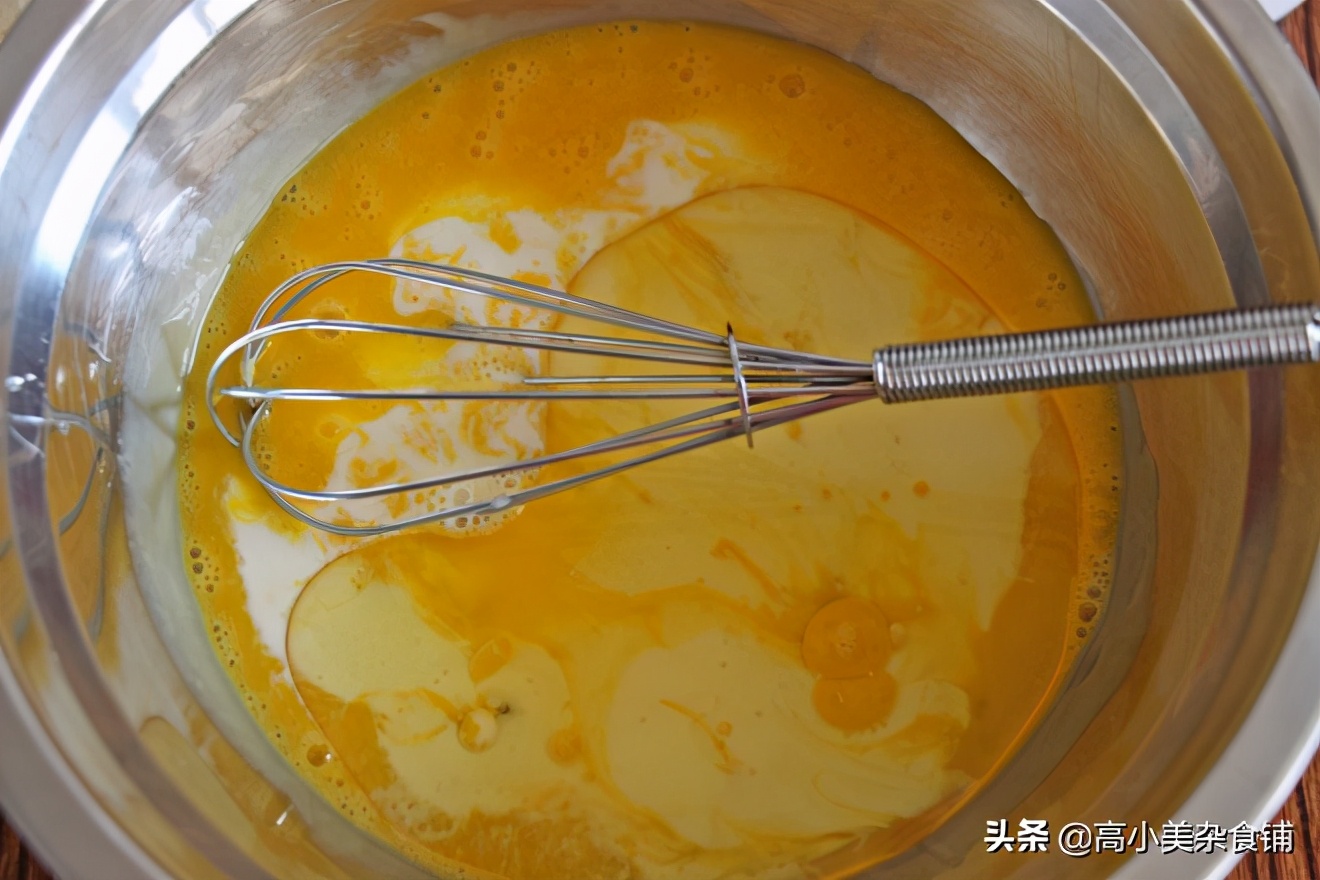 戚风蛋糕胚做奶油蛋糕的视频,水果奶油蛋糕的蛋糕胚