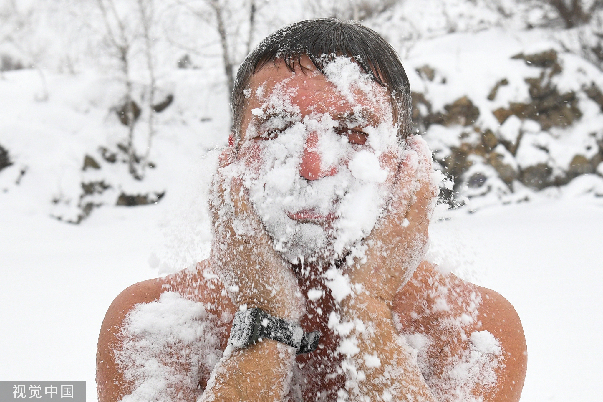 俄罗斯新西伯利亚雪,俄罗斯冰雪湖里冬泳