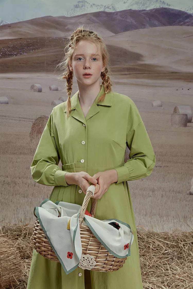 适合秋天穿的单品,初秋如何穿才会美得有气质