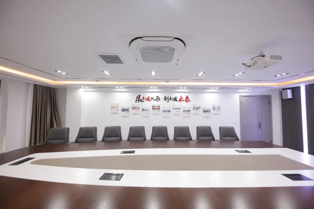 新发地产开大会,新发地产集团大合照