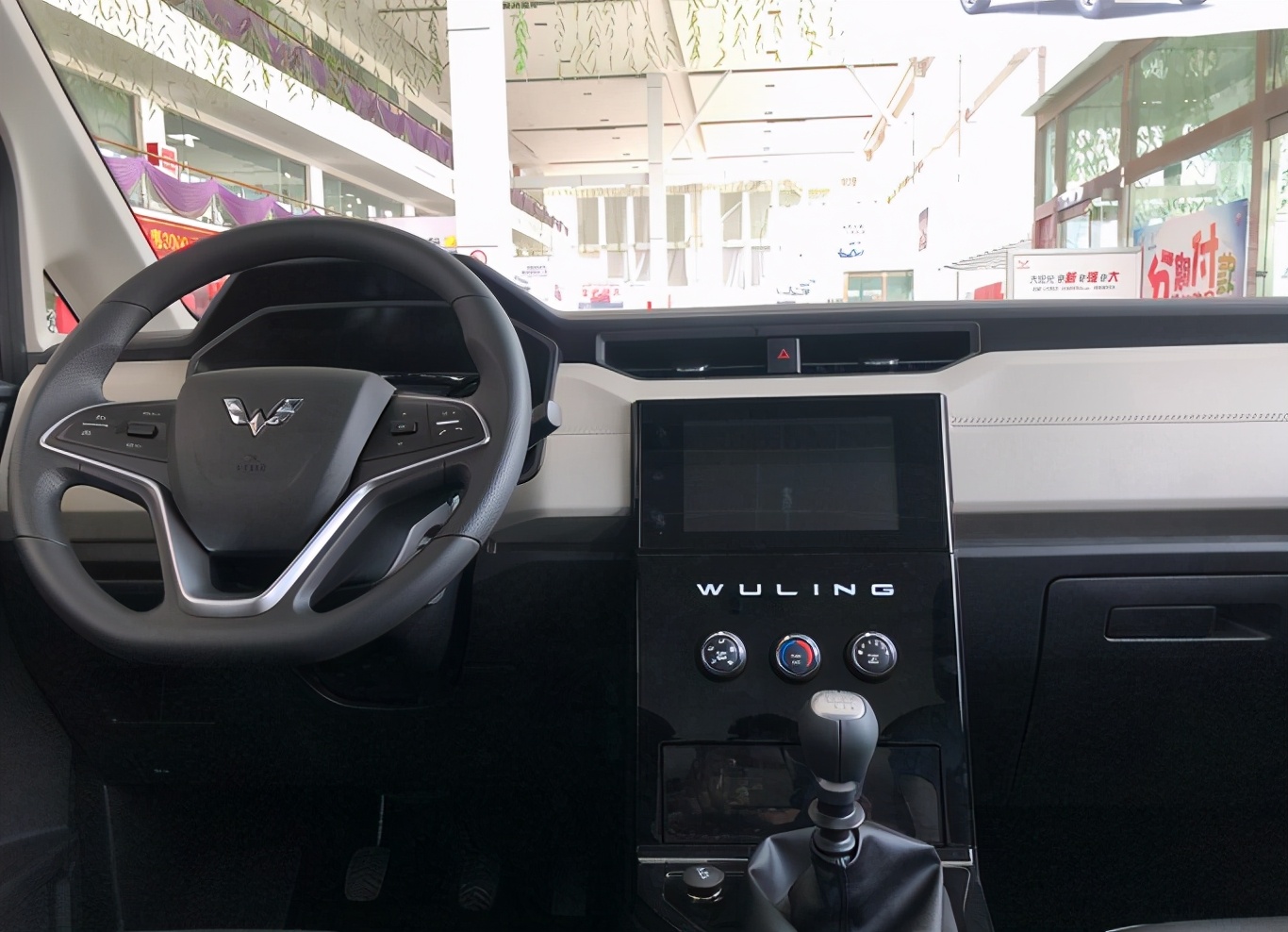 7万多的五菱宏光,七座的最新款高配宏光