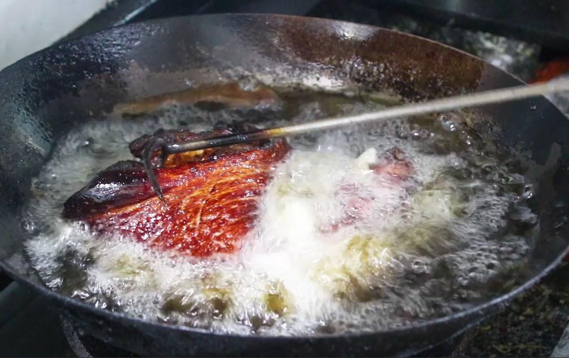 把猪脚炖好吃的做法,两年的猪脚怎么煮好吃又简单