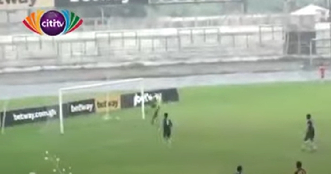 加纳球员假摔,加纳假摔