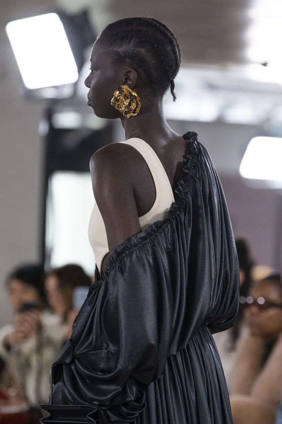 珍珠耳钉优雅永不过时,经典大方的耳钉