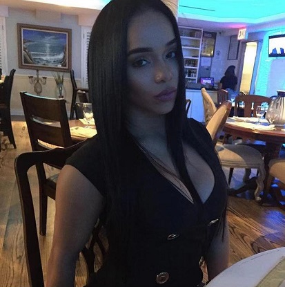 金钱梅的情人节！梅威瑟被嘲讽，不速之客造访豪宅，女友却很开心