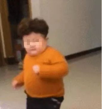 10岁的男孩身上的脏垢洗不掉,10岁男孩衣服整天脏的要命