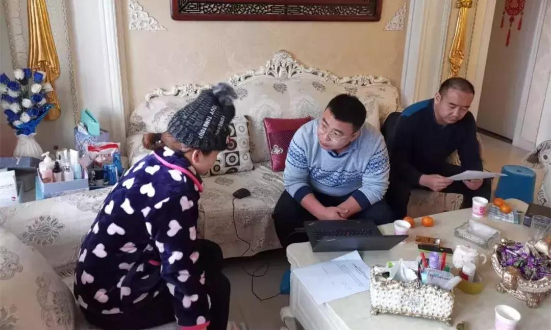 1999年生的他,编写聊天“话术”剧本专挑“宝妈”微商下手