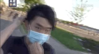 抢劫lv砸玻璃,抢劫lv包搞笑视频粤语