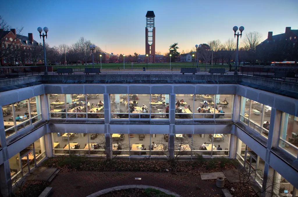 综排不高，但专业牛！中国学生最爱的玉米地神校，不该被低估