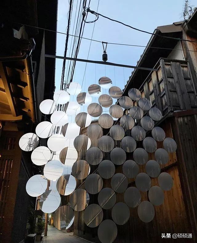 有创意的装置艺术作品图片,有创意的装置艺术作品