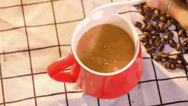 年轻人咖啡续命,成年人咖啡续命