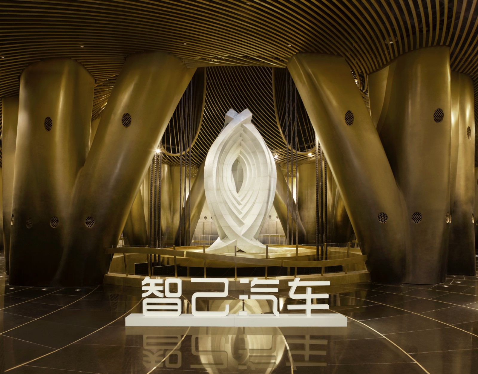 上汽阿里“梅开二度”做“智己”，与R品牌内部赛马？