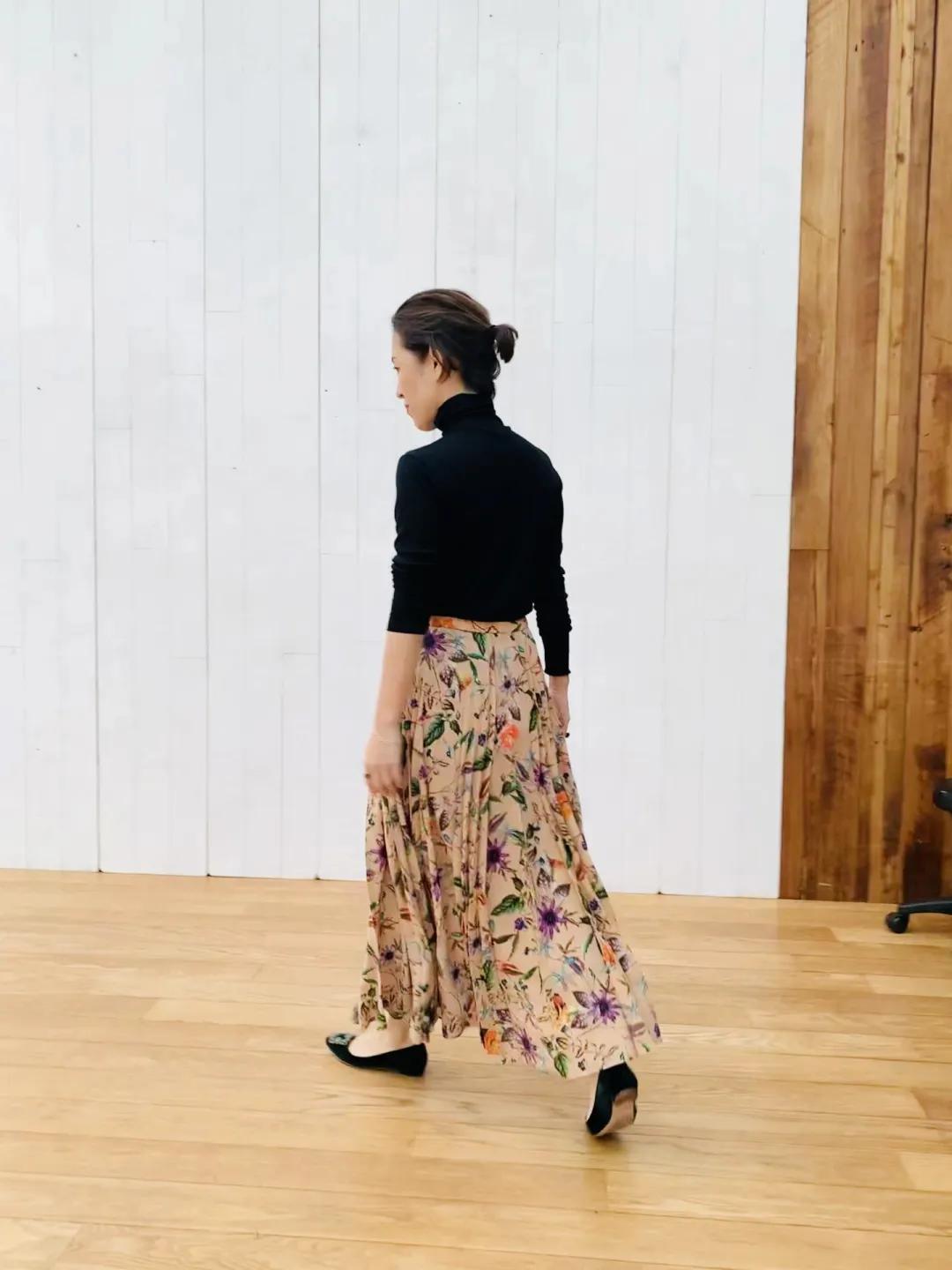 看这位45+日本博主的时尚穿搭，有一种由内而外散发的自信张扬