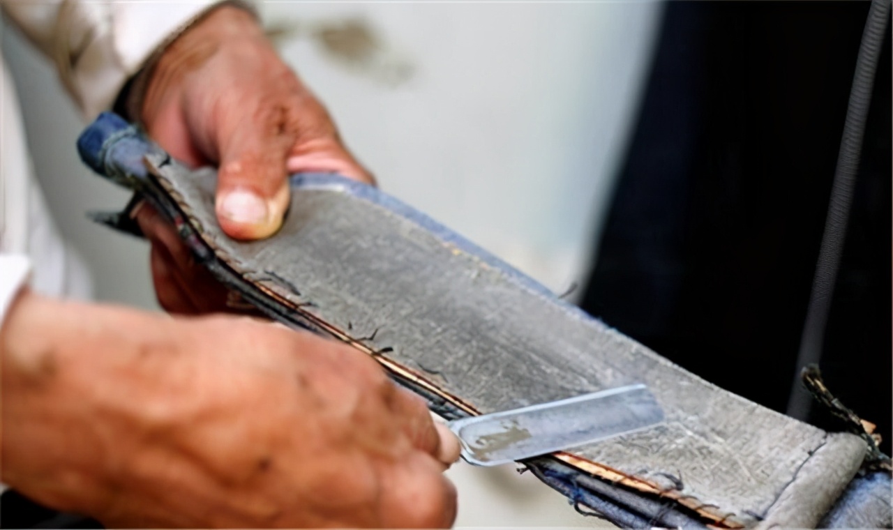 理发师为毛主席刮胡子弄流血，毛主席一句没得关系令他终生难忘