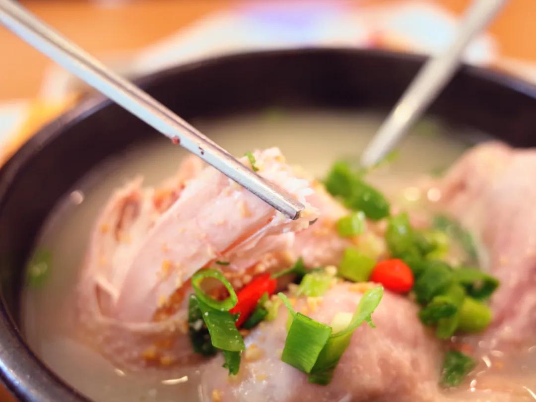 青岛好吃高端的店,青岛有什么很辣很好吃的