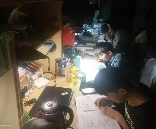 学霸男团六个男生,学霸男团