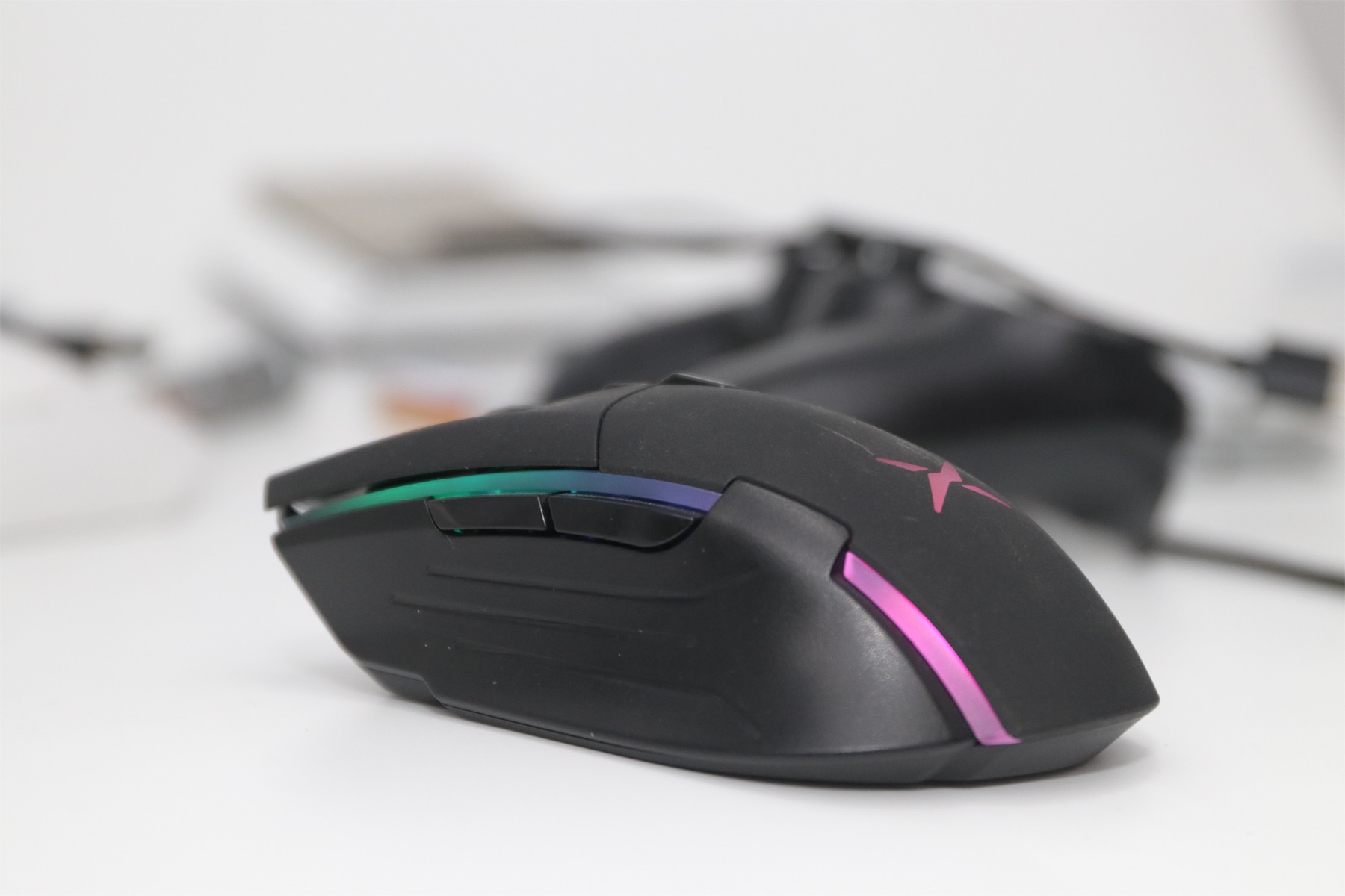 英菲克无线鼠标是国产的吗,既能有线又能无线电竞鼠标推荐