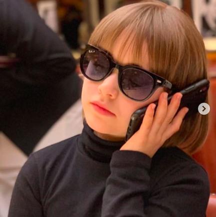 贝小七剪发视频,安娜和贝小七