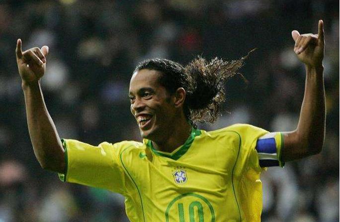 小罗在监狱夺冠,小罗40岁重返赛场