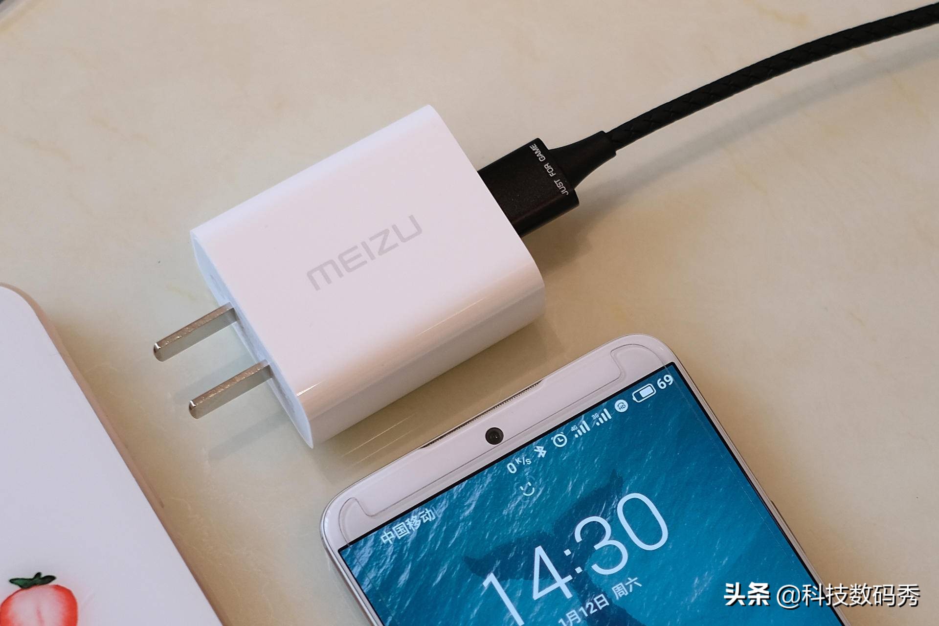 边充电边玩游戏电越来越少,边充电边玩游戏的ipad充电线