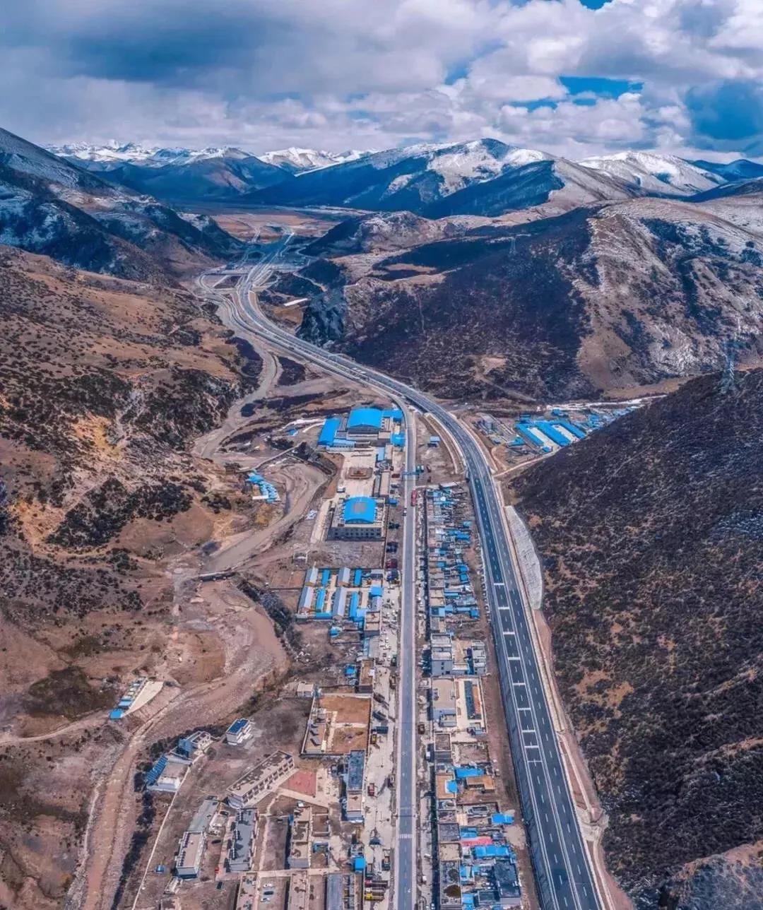 中国唯一不收费的高速公路,中国旅游风景最好的四条高速