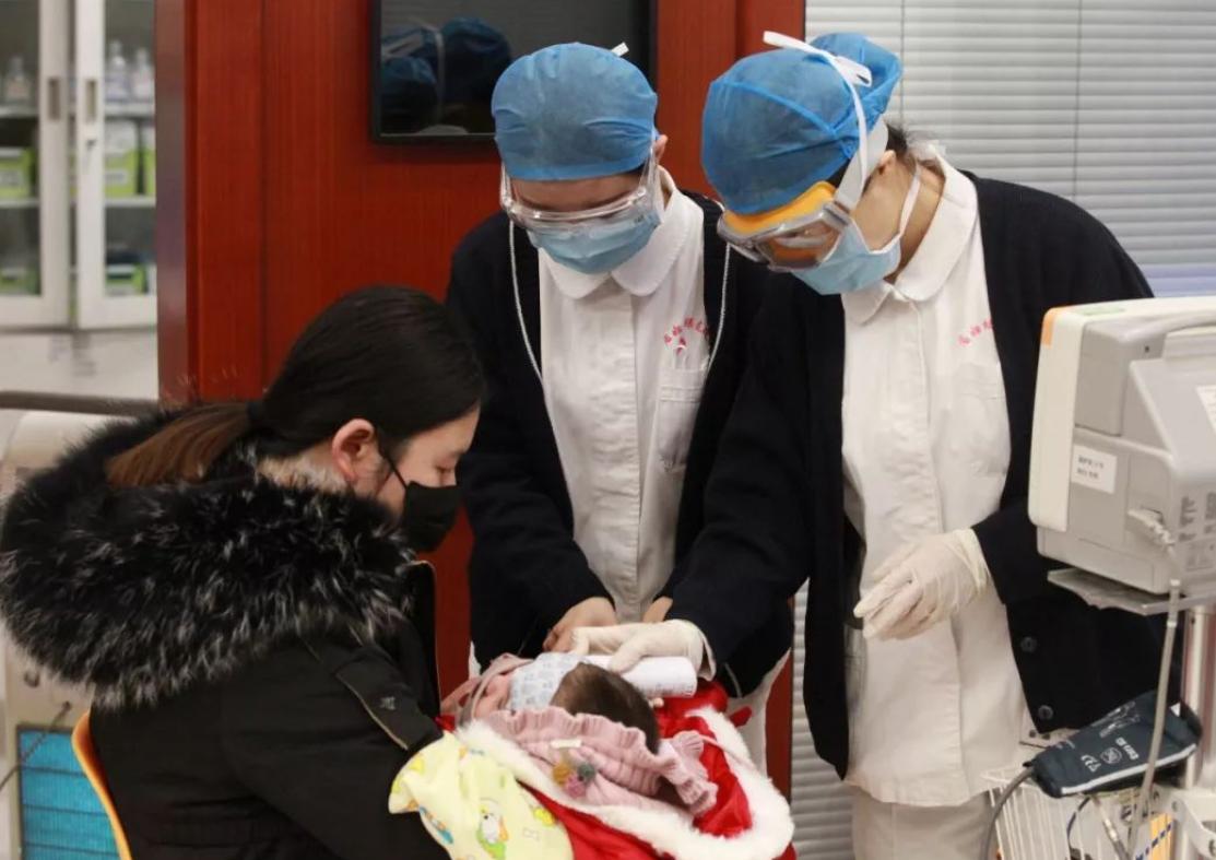 两岁小孩确诊新冠怎么治疗好,两三岁小孩确诊新冠肺炎怎样隔离