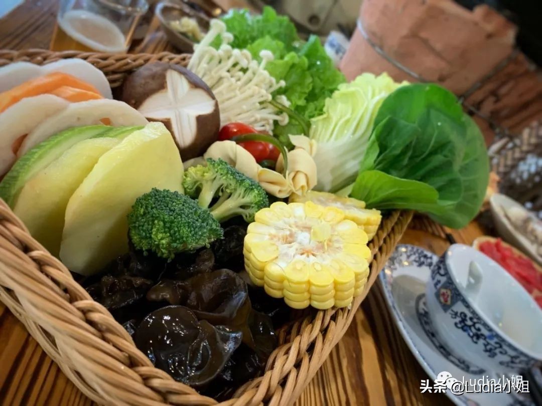 苏州：李公堤的牛杂汤锅配烤卤菜，组成不走寻常路的CP