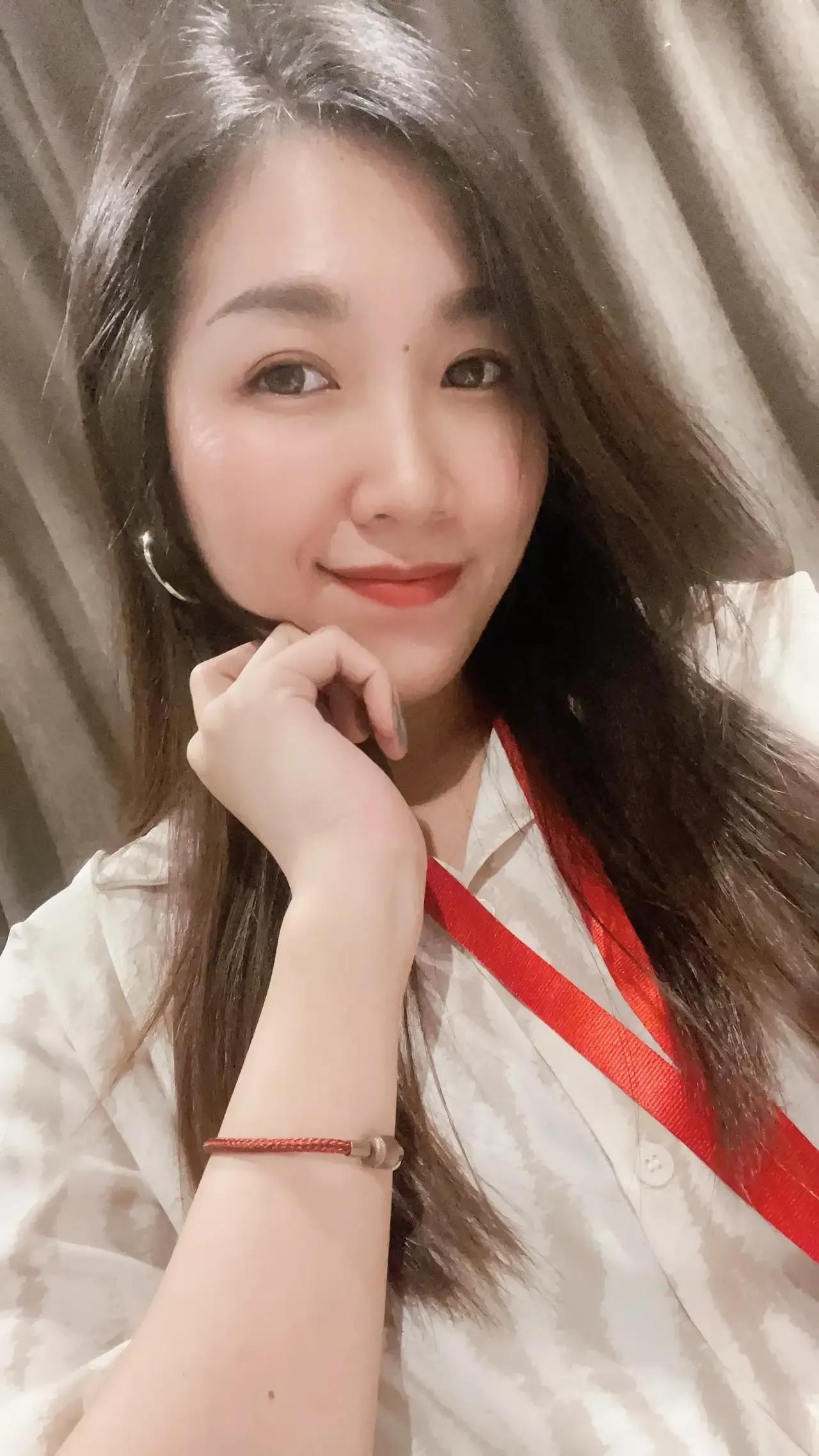 从小跟在我屁股后面的跟屁虫，她最后成了我的妻子