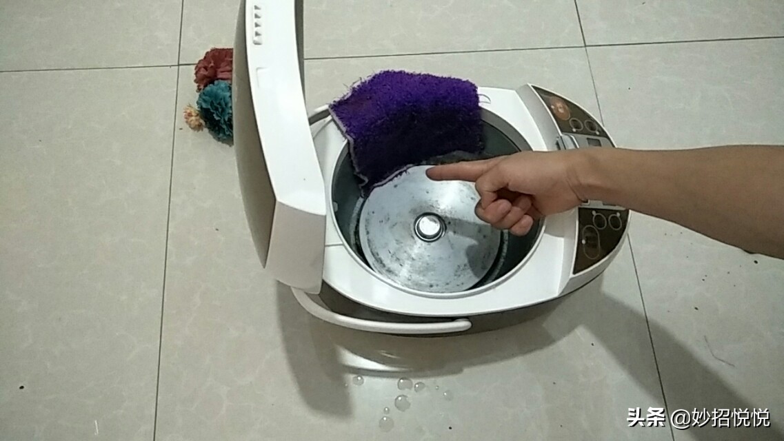 电饭煲煮饭时间长拌有烧糊味怎办?教你用这招，煮饭时间缩短一半