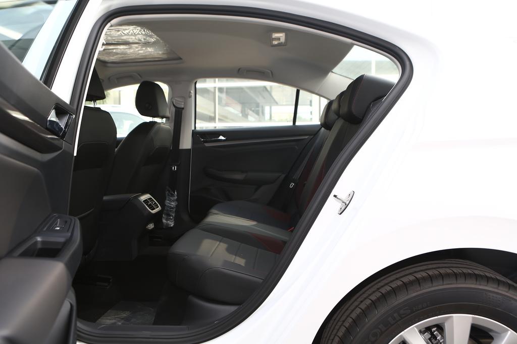 连丈母娘都说好的一台车!体验大众宝来,一台适合买菜的选手