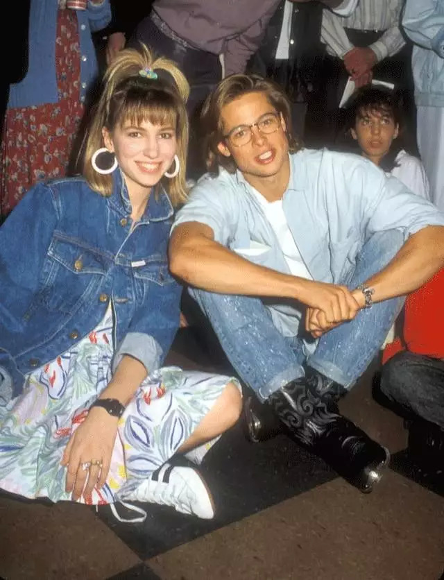 这种靴子长得这么丑又显腿短，可刘雯、泫雅却爱得要死