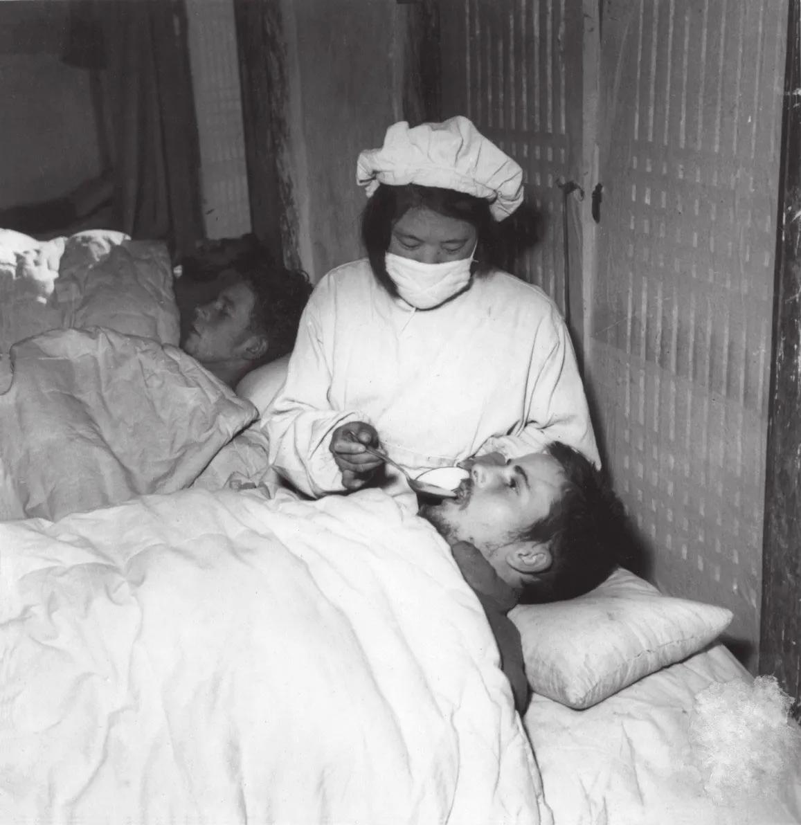 圣诞晚会上，碧潼战俘营的“联合国军”战俘们高呼：志愿军万岁