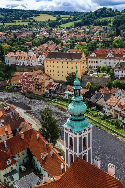 外国人为什么喜欢在游轮里玩,为什么西方人喜欢坐游轮